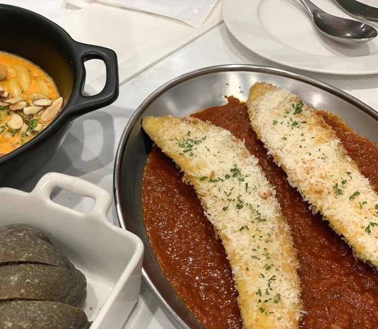  명동 맛집 / 명동성당 옆 테라스 레스토랑 ‘세븐티포비스트로’, 베이커리텐