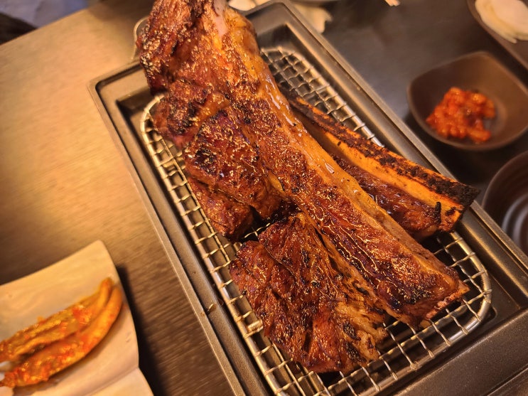  보라매 맛집) 가람상회, 볏짚으로 훈연향가득 우대갈비 맛집