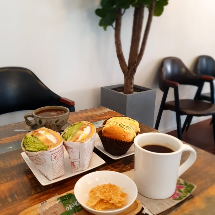  전주 우아동 카페| 꼬무아_샌드위치 맛집이었다!
