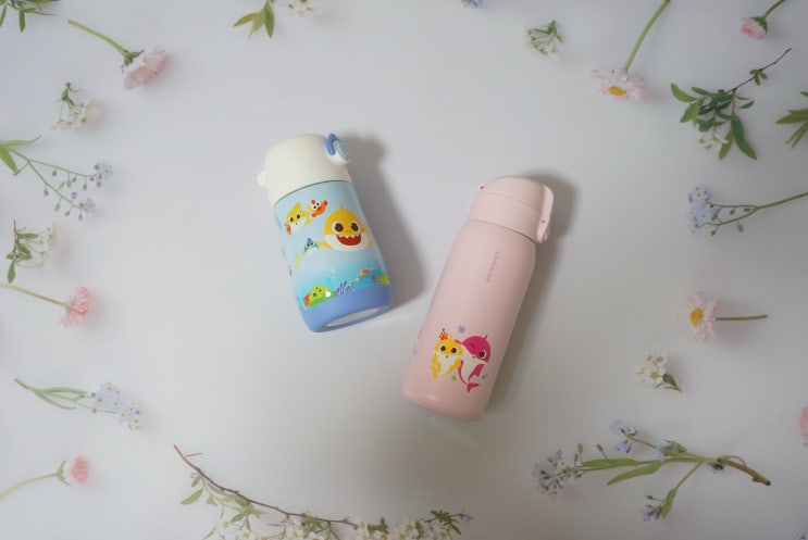  락앤락 핑크퐁 유아 텀블러, 한손으로 가볍게 톡 쉽게 열수 있어요!