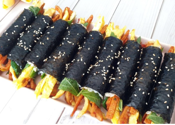  간단하고 맛있는 매운어묵 꼬마김밥 만들기