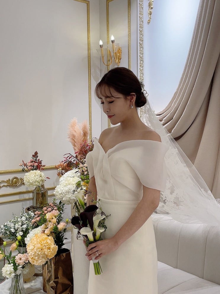  나를 담은 부케, 화이트 카라믹스 부케(더오베르플라워샵)
