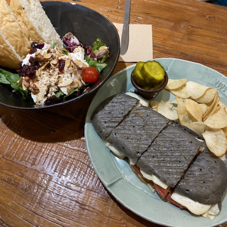  부산 서면 카페마마스 / 리코타치즈 샐러드, 모짜렐라 토마토 파니니