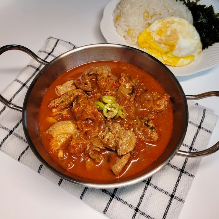 7분김치찌개 맛있게 끓이는법 너무 신김치 신맛 잡는법 7분김치찌개 맛있게 끓이는법 너무 신김치 신맛 잡는법