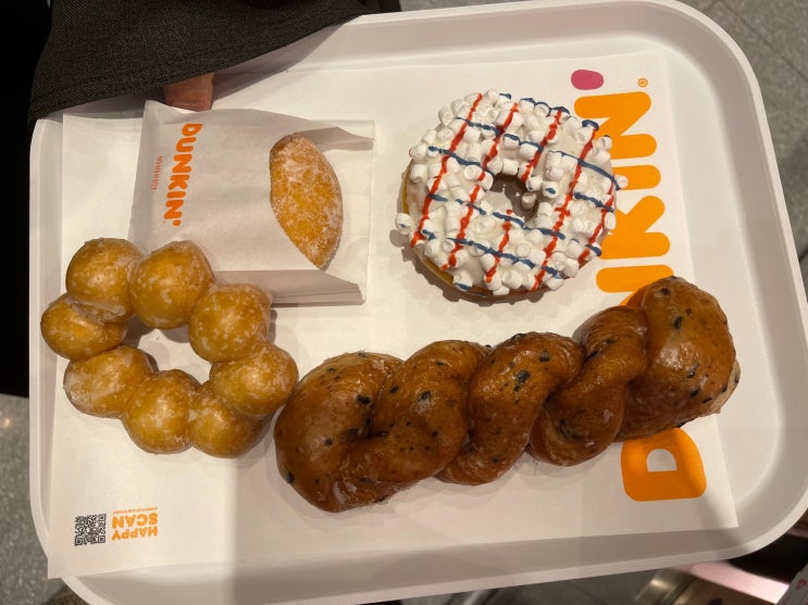 던킨도너츠 할로윈 고스트버스틴 마시멜로도넛 포함 오랜만에 던킨도넛 맛보기