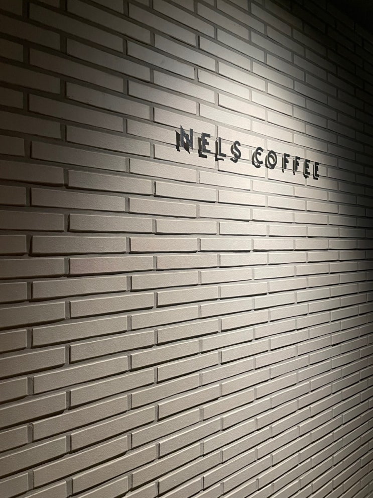  브라운 치즈 크로플을 맛볼 수 있는 명덕카페넬스커피(NELS COFFEE)