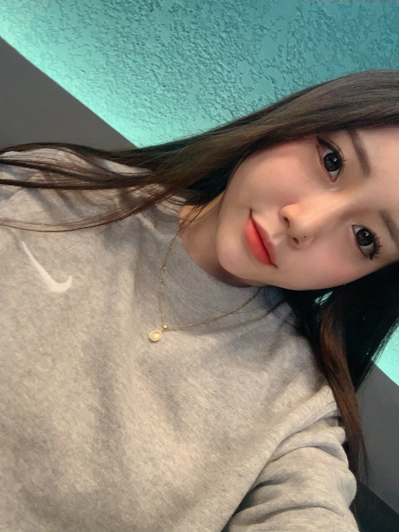 나이키 여성 맨투맨 스타일씨에서 득템