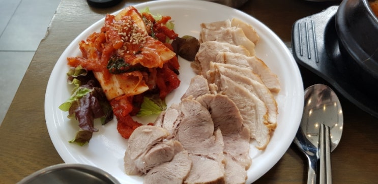 깔끔한 보쌈정식 1인분 점심식사 놀부보쌈 평촌 오비즈타워점 2층 선착순 돌솥밥 이벤트 깔끔한 보쌈정식 1인분 점심식사 놀부보쌈 평촌 오비즈타워점 2층 선착순 돌솥밥 이벤트