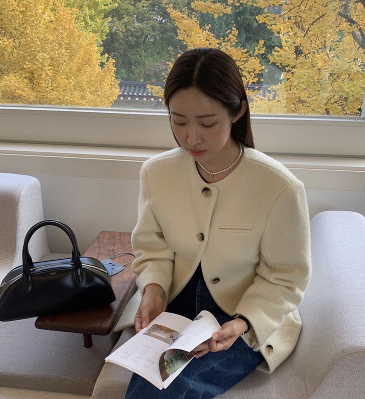  차정원 프레클 아이보리자켓,셀린느가방,아름지기 재단 전시회