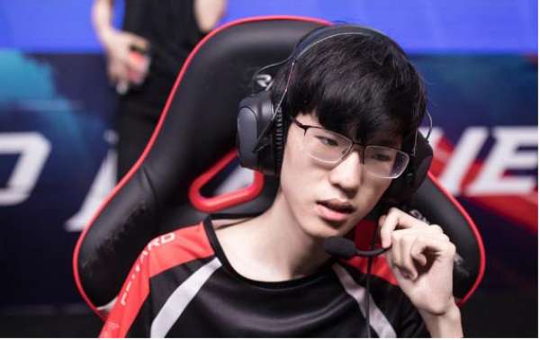 Edward Gaming : 담원 기아, 2021롤드컵 결승전 프리뷰 Edward Gaming : 담원 기아, 2021롤드컵 결승전 프리뷰