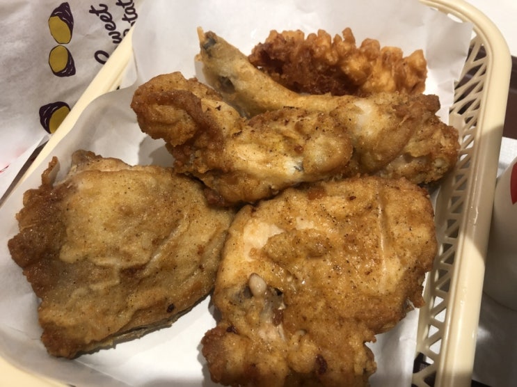  생일 선물로 받은 KFC 기프티콘 치킨과 비스켓 고구마 파이까지
