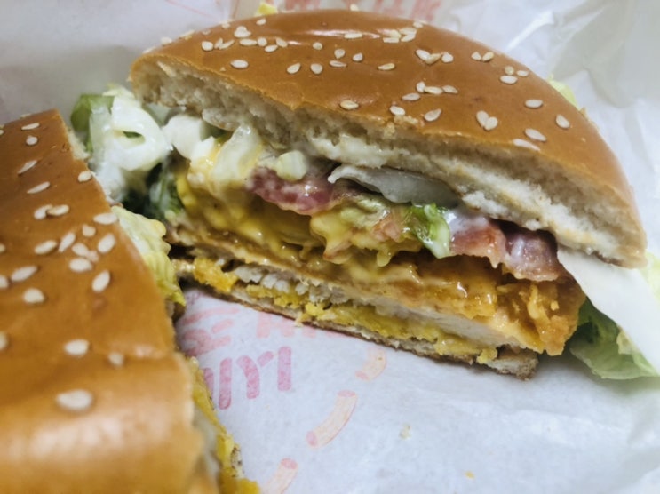  맥도날드 신제품 스파이시맥앤치즈버거 먹어봤어요~ (내돈내산)