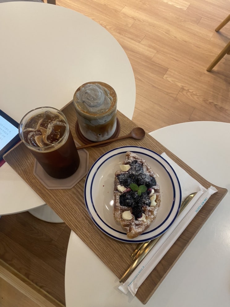 동탄 노작마을 카페 :: 쉬시오 SHESIO - 블루베리크림치즈크로플, 크림흑임자라떼