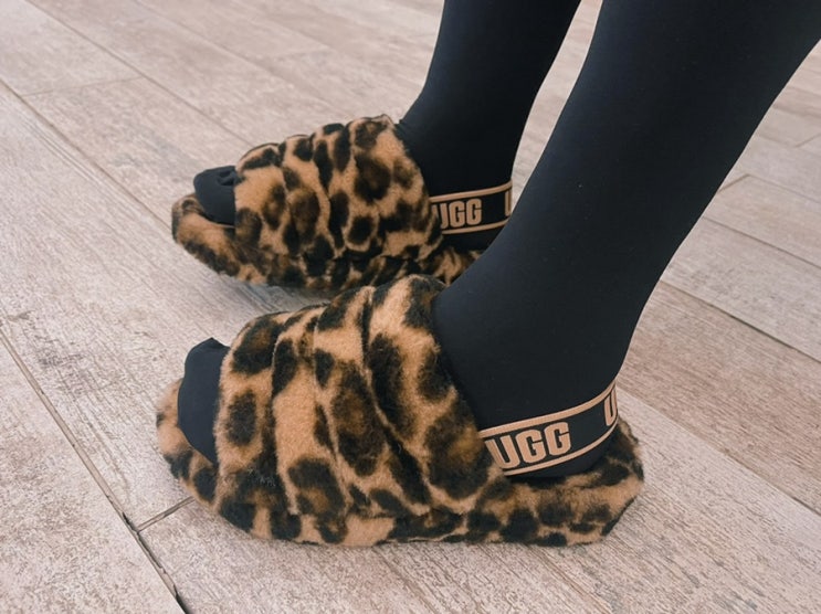  어그(UGG) 스트랩 퍼 슬리퍼 플러프 예 슬라이드 팬서 230 내돈내산 후기