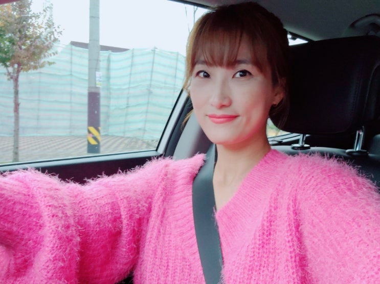 핫핑크 부클니트티 자랑! 부클에 진심입니다. ootd
