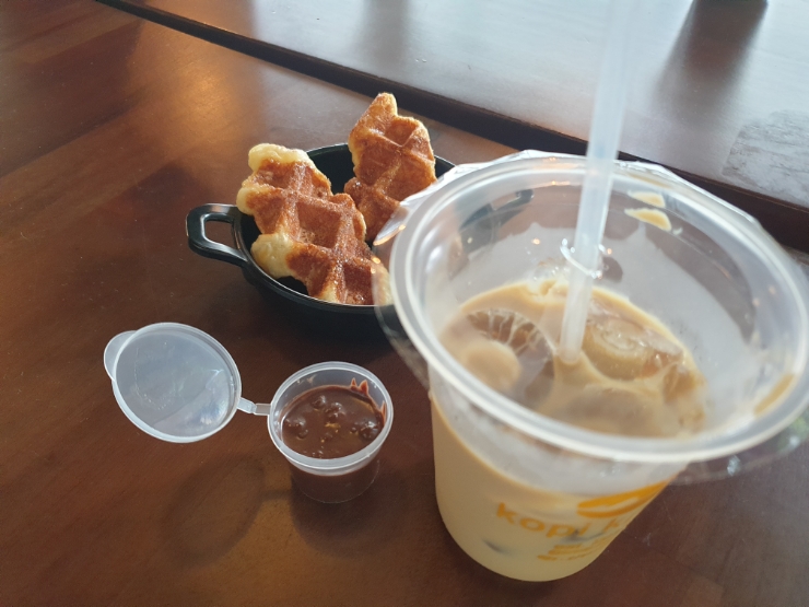  집 근처 카페 Kopi Krintji