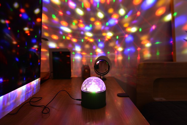 블루투스 스피커 탑재된 가정용 노래방 싸이키 조명, 사운드판다 LED 미러볼 홈 파티용품