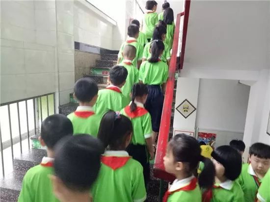 中 – 초등학교 담임교사 사형 … 230여 차례 성폭행 및 강간 中 – 초등학교 담임교사 사형 … 230여 차례 성폭행 및 강간