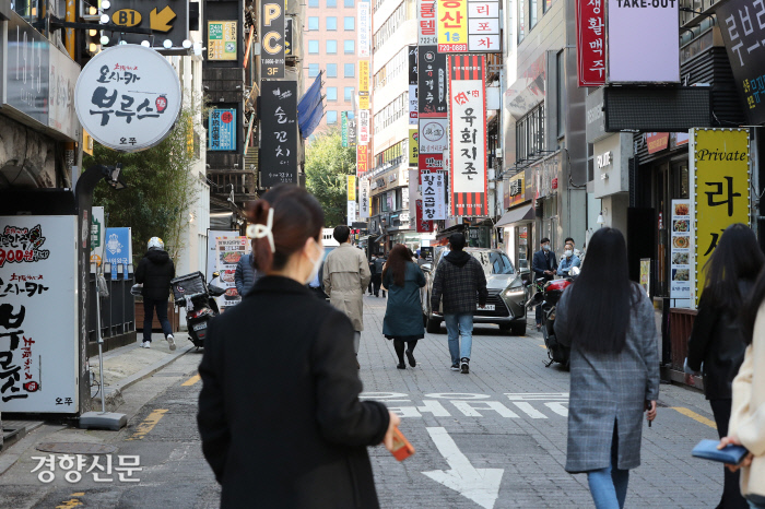 코로나 걸린 장애인 자녀···엄마에게 ‘선택권’은 없었다