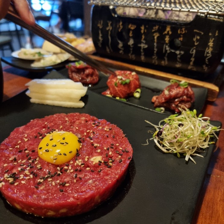  육회공작소 한양대점 맛집