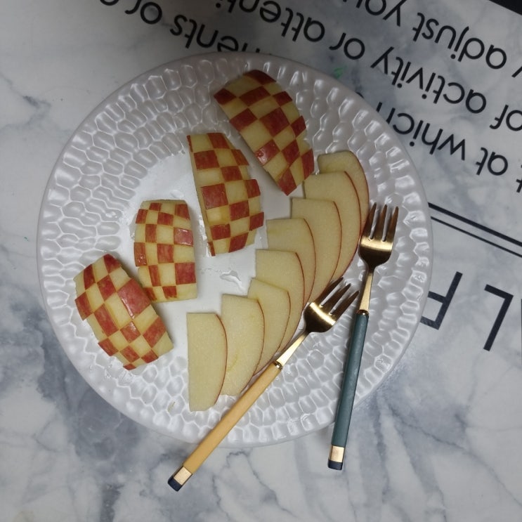  껍찔째 먹는 부사사과 잘생긴농장 꿀사과 꿀부사 추천:))