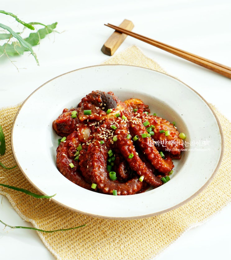  문어볶음 매콤한 양념 맛깔나는 삶은 문어 요리
