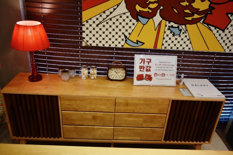  낮은거실장 용도 다양한 활용 방법을 알아보고 거실 분위기를 가꿔보세요.