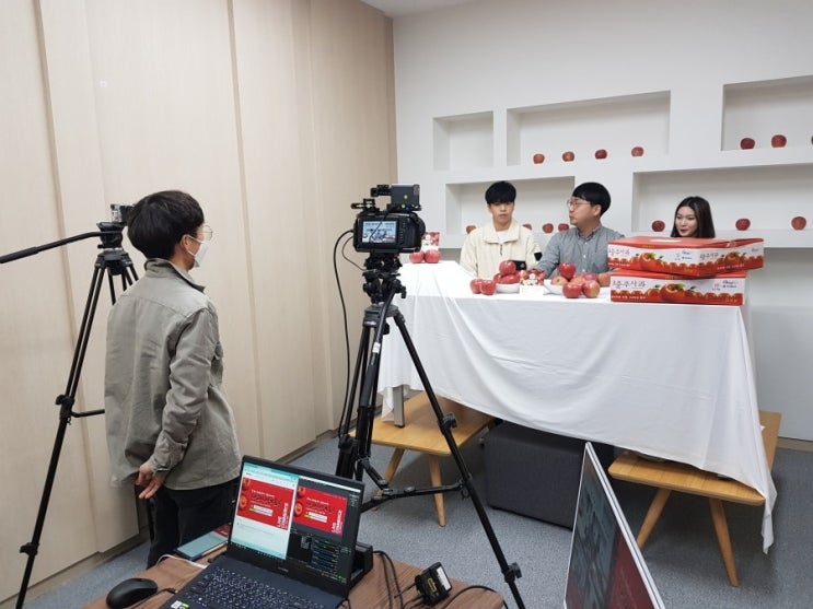  툰즈 X 한국교통대학교와 함께하는 라이브 커머스 ‘충주 사과 편’