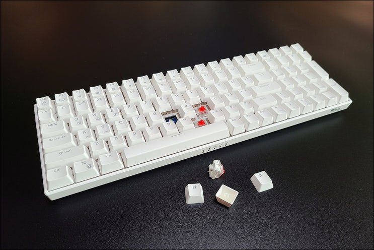  독특한 배열의 ROYAL KLUDGE RK100 RGB 무선 기계식 키보드 (RK860)