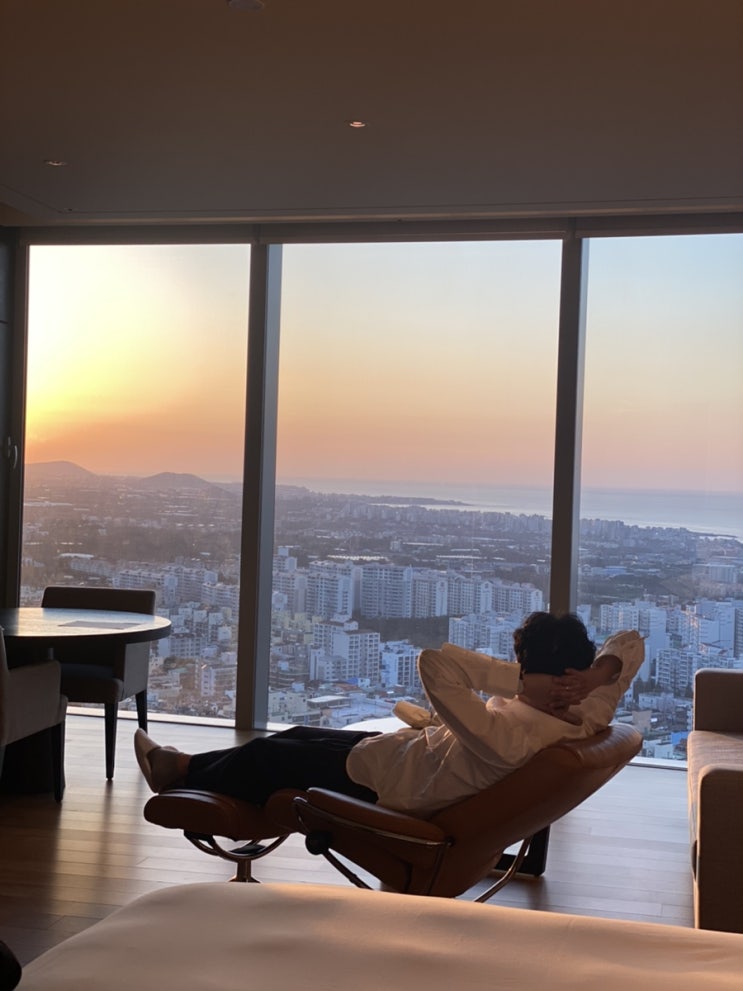  그랜드하얏트 제주, 코너스위트 킹오션뷰 룸컨디션 및 고품격 인피니티풀이용기.zip