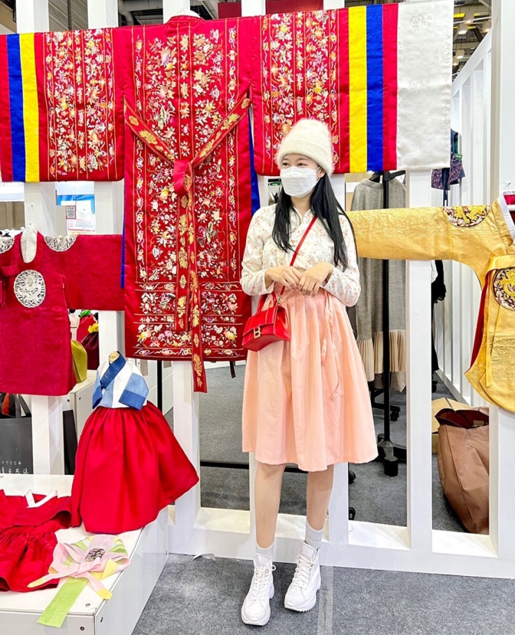  부산 한복상점 , 신한복 코디 힙한 생활한복 , 발렌시아가 가방 , 컨버스런스타하이크