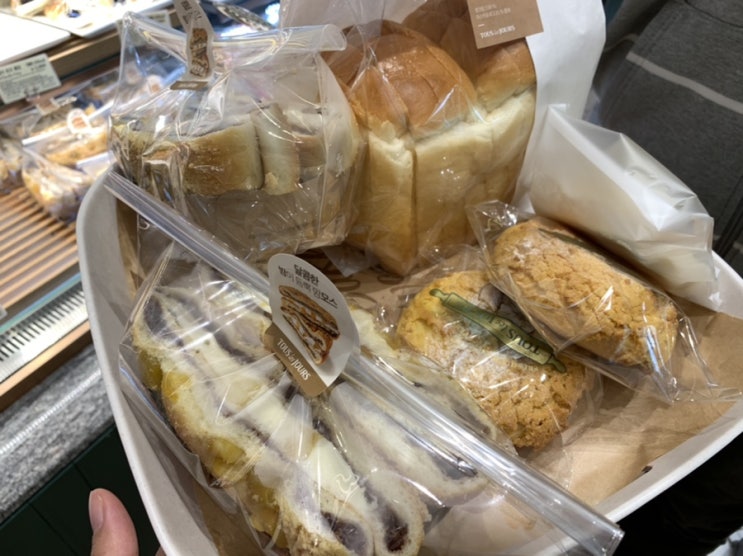 뚜레쥬르 빵 추천 (+밤이 듬뿍 맘모스 빵, 슈크림 소보로 ) 둘다 너무 맛있네요 뚜레쥬르 빵 추천 (+밤이 듬뿍 맘모스 빵, 슈크림 소보로 ) 둘다 너무 맛있네요