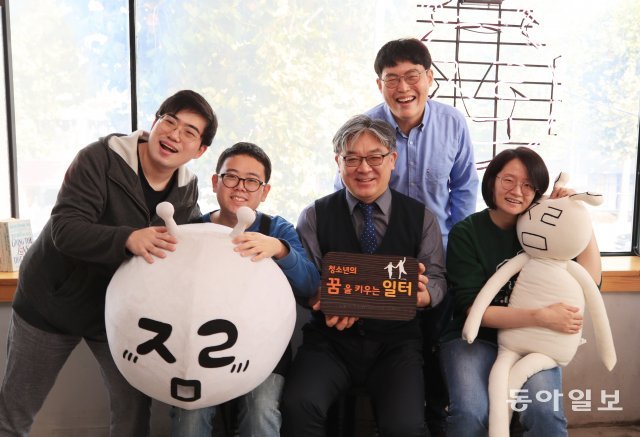 은행 빚 5억에도 행복한 정신과 전문의…그는 왜 ‘봉천동 별지기’가 됐나 은행 빚 5억에도 행복한 정신과 전문의…그는 왜 ‘봉천동 별지기’가 됐나