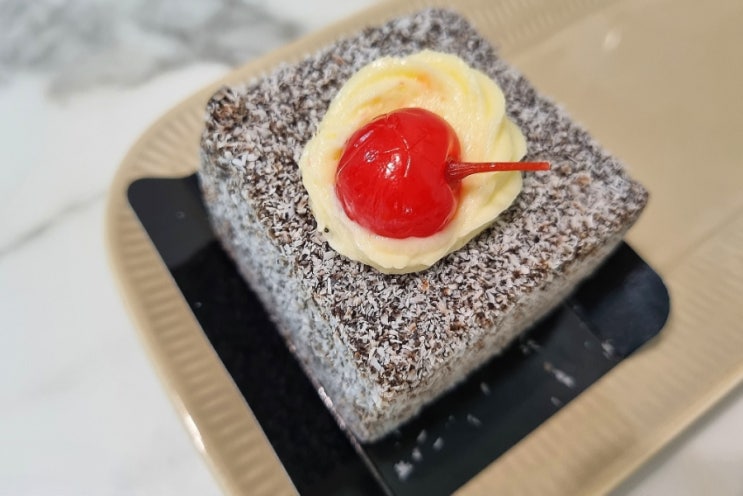 79파운야드 레밍턴 케이크 맛있어!:-)
