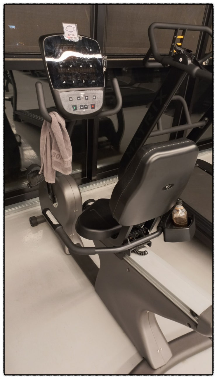  헬스장 자전거 타고 실내에서 다이어트 운동하기 제주 본휘트니스 애월점