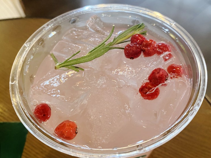  아이스핑크캐모마일릴렉서 한 잔의 여유