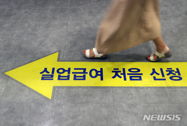 보험료 인상에도…"내년 고용보험기금 4조7000억 적자" 보험료 인상에도…"내년 고용보험기금 4조7000억 적자"