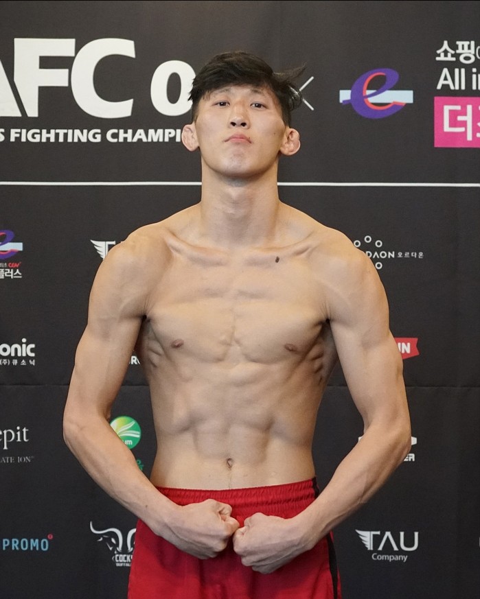 코리안 BMF 진태호 인터뷰: 망막박리로 선수 생활 위기...마음은 복귀하고 싶어 코리안 BMF 진태호 인터뷰: 망막박리로 선수 생활 위기...마음은 복귀하고 싶어