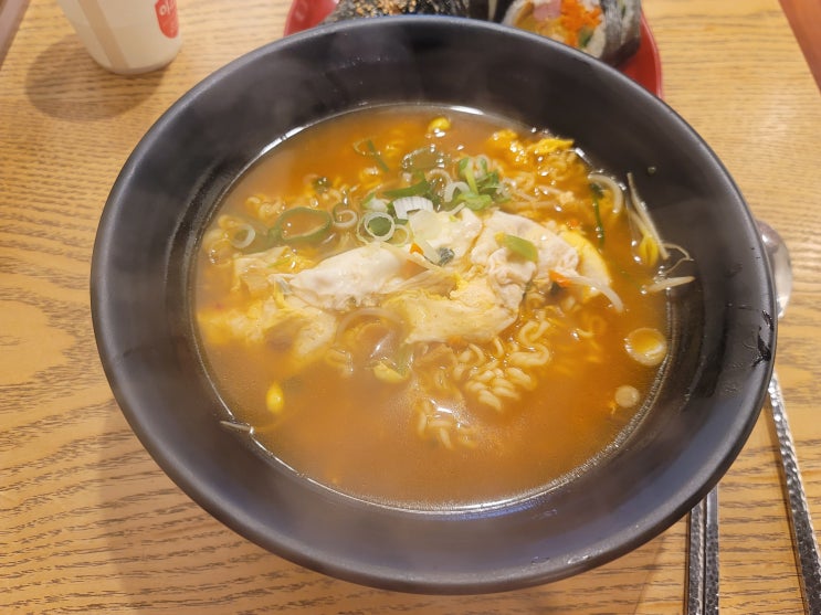  계란라면 + 참치김밥 (상수 봉봉) [홍대학식투어]