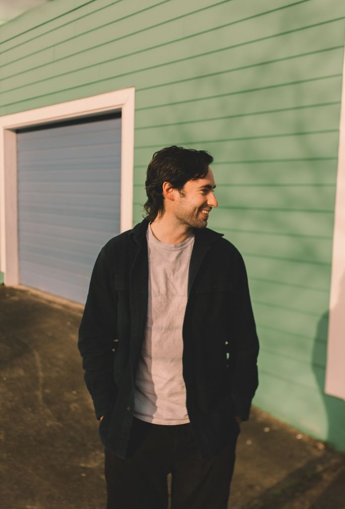  Dakota Theim, 'Never Give Up On Your Love' 비디오 데뷔