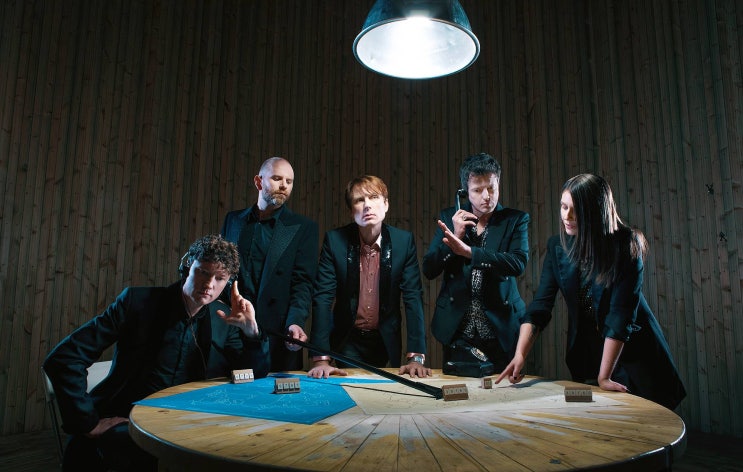  Franz Ferdinand, 최고 히트 앨범 발표 새로운 음악 'Billy Goodbye' 비디오 영상
