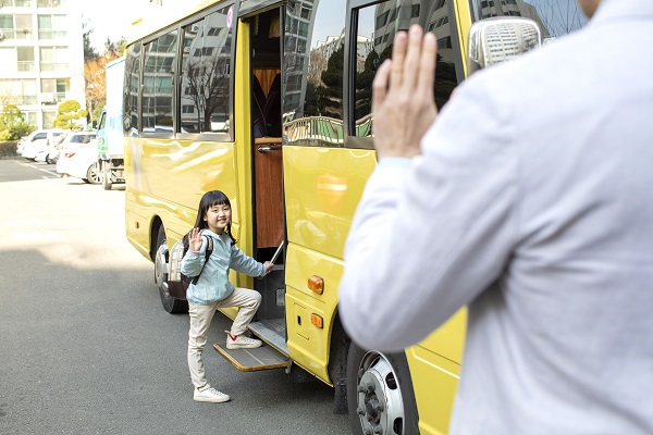 아동복지시설 통학 이용 위한 어린이통학버스의 신고의무자는?