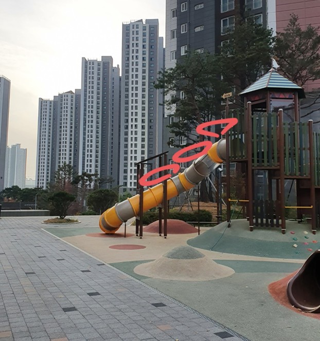 남의 아파트 놀이터 오면 도둑 외부 어린이들 경찰 신고한 주민회장 남의 아파트 놀이터 오면 도둑 외부 어린이들 경찰 신고한 주민회장