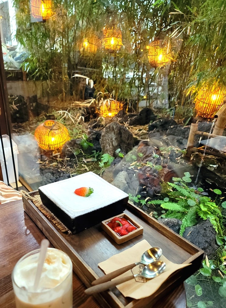  익선동 청수당 주차 정보와 홍차 크림우유 딸기 수플레 카스텔라, 비싸도 맛은 굳
