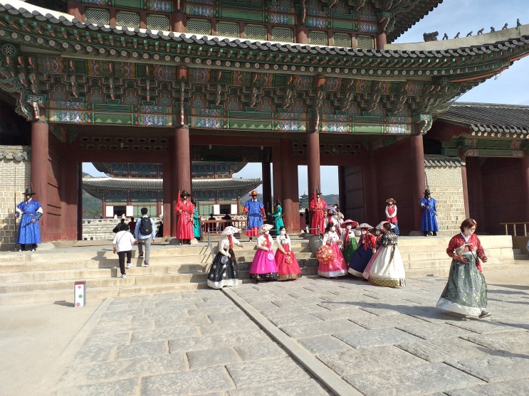  주말의 경복궁 나들이 표정