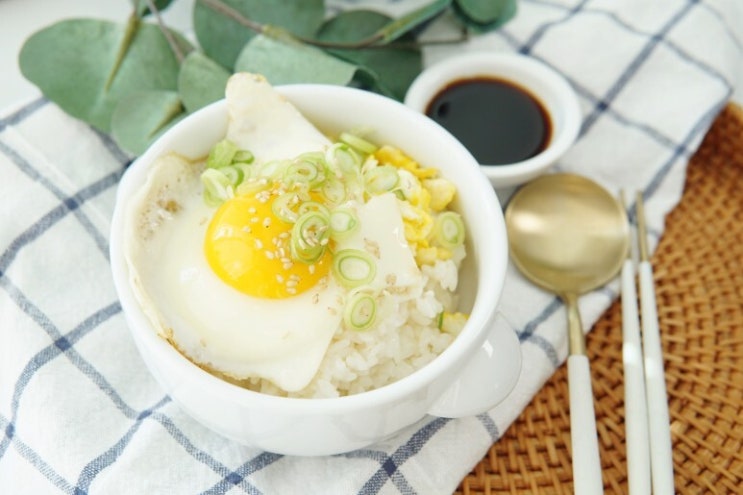 [로즈티비] 반숙 후라이가 포인트인 버터 간장달걀 밥