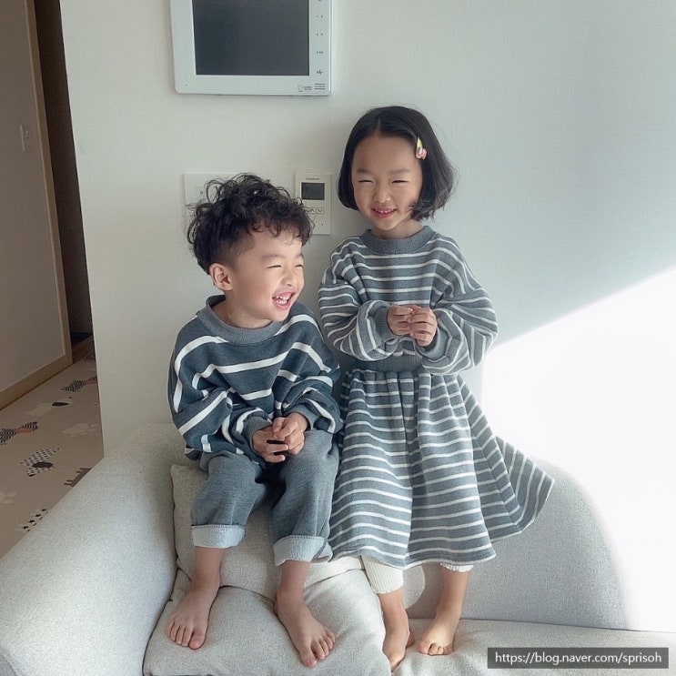  같은듯 다른듯 그레이 스트라이프 둥이룩