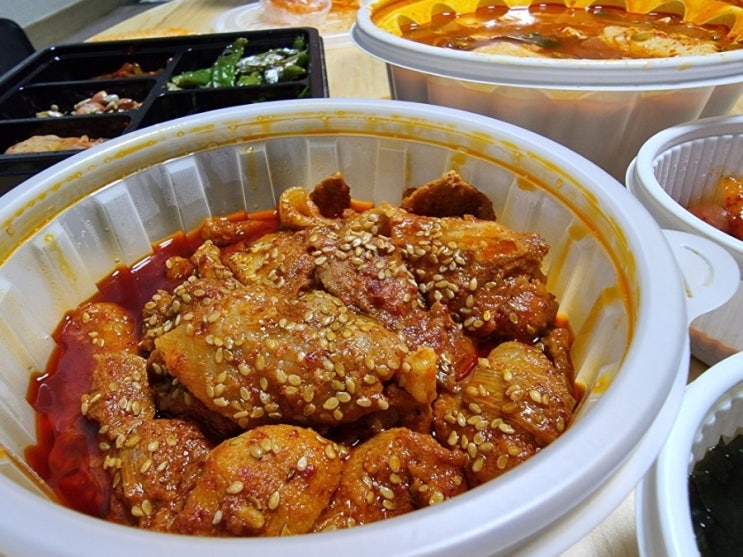  까치식당 앞으로 제육은 여기다