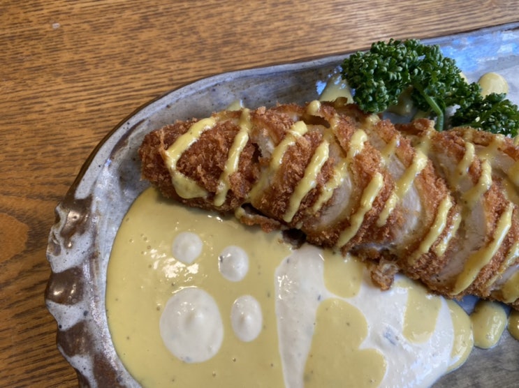 가로수길데이트 맛집 추천 수제 돈까스에 핸드메이드 소스 이끼롤까스