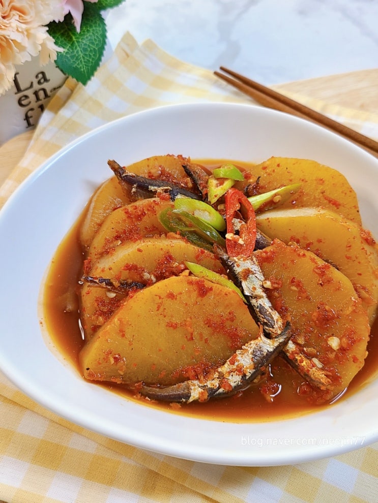 멸치무조림 감칠맛 나는 간장 무조림 맛있는 제철 가을겨울 무요리 멸치무조림 감칠맛 나는 간장 무조림 맛있는 제철 가을겨울 무요리